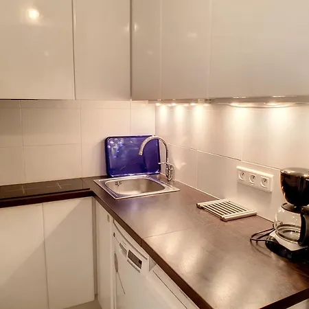 Henri Camille Real Estate - Rouaze 2 -studio A 50m Center Cannes
