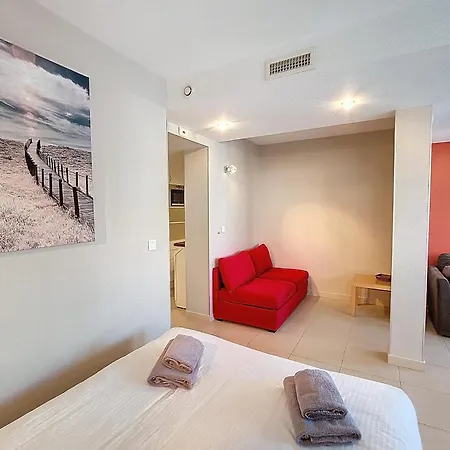 Henri Camille Real Estate - Rouaze 2 -studio A 50m Center Apartment *